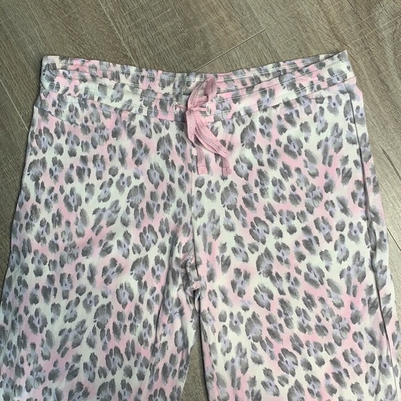 VICTORIA’S SECRET Pink Gray Leopard Pajama Pants - Picture 3 of 8